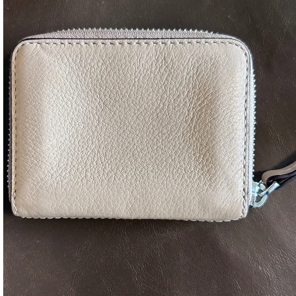 Marc Jacobs Beige Pebbled Leather Small Zip Around Wallet Coin Purse Snap Pocket